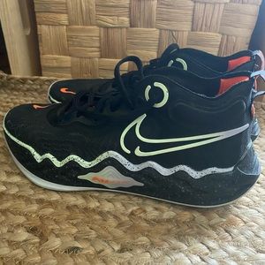 Nike Basket Ball Sneaker